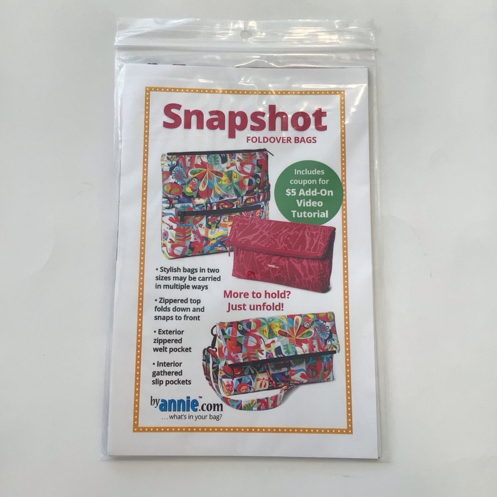 Snapshot Foldover Bags Pattern By Annie 2 sizes Zippered Top Fold Snap New Pack